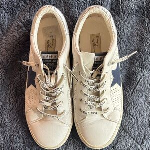 Woman’s Vintage Havana Sneakers